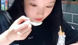 网红小姐姐吃瓜,一场甜蜜的吃瓜盛宴