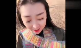 网红小姐姐吃瓜,一场甜蜜的吃瓜盛宴